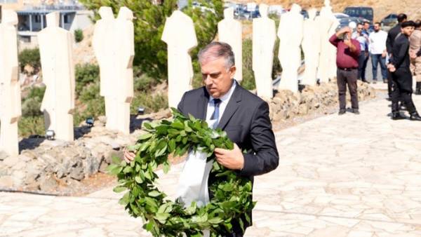 Θεοδωρικάκος: Φόρος τιμής στους νεκρούς του Ολοκαυτώματος στη Βιάννο