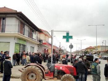 Αγρότες έτοιμοι για κινητοποιήσεις συγκεντρώνονται στο Σουληνάρι