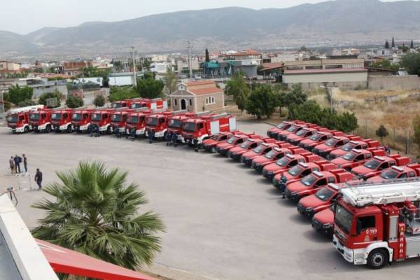 Η Περιφέρεια Αττικής ενισχύει με 35 οχήματα τον στόλο της Πυροσβεστικής Υπηρεσίας