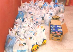 Ο Σύλλογος Κυριών πρόσφερε τρόφιμα σε 55 οικογένειες