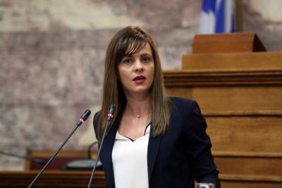 Έφη Αχτσιόγλου: Δεν είναι αναγκαίο μέτρο η περικοπή των συντάξεων