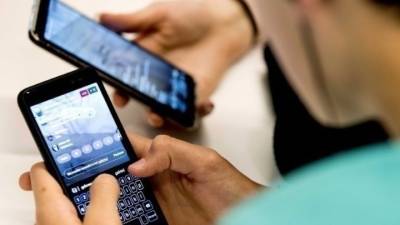 Βρετανία: Τα social media είναι τόσο βλαβερά για τα παιδιά όσο το κάπνισμα, σύμφωνα με τους Βρετανούς γιατρούς