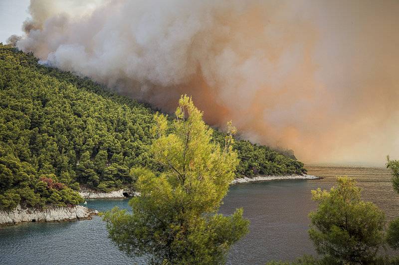 Υπό έλεγχο πυρκαγιά στη Σκόπελο -Επιχειρούν ισχυρές πυροσβεστικές δυνάμεις