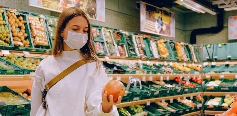 Κορονοϊός: Γιατρός δείχνει πώς να απολυμαίνουμε τα ψώνια του σούπερ μάρκετ (Βίντεο)