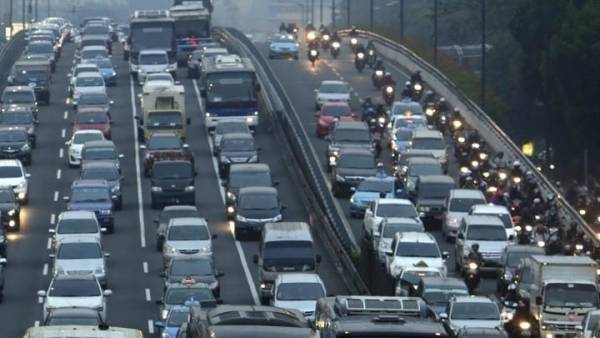 Πόσες ώρες χάνουν στο μποτιλιάρισμα οι οδηγοί σε Αθήνα και Θεσσαλονίκη