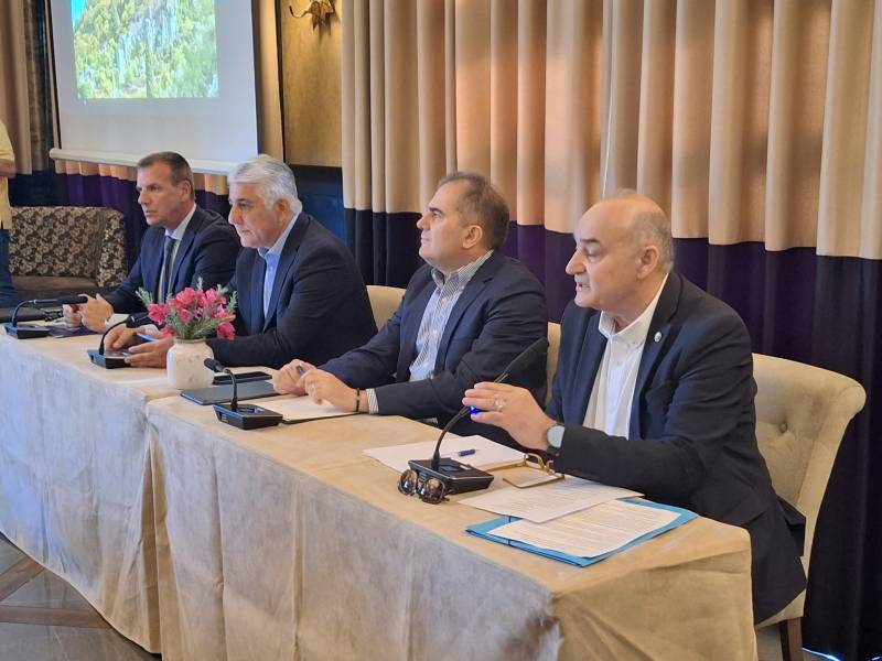 Συνήλθε η Γ.Σ. της ΠΕΔ Πελοποννήσου ενόψει της ετήσιας Γενικής Συνέλευσης της ΚΕΔΕ - Από τη Σπάρτη στην Καλαμάτα με ενιαία φωνή