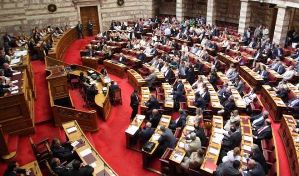 Εγκρίθηκε κατά πλειοψηφία το νομοσχέδιο για τα προαπαιτούμενα της Συμφωνίας Ελλάδας - θεσμών