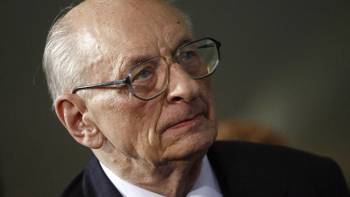 Πέθανε ο Βλαντισλάβ Μπαρτοσέφσκι, που είχε επιζήσει από το Αουσβιτς