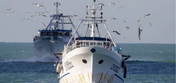 La Repubblica: Τουρκικά ψαράδικα έριξαν πέτρες και εμβόλισαν ιταλικό αλιευτικό ανοικτά της Συρίας!