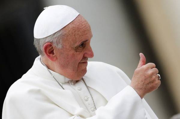 Πάπας Φραγκίσκος: Ας παύσουν τα όπλα να ματώνουν τη Λιβύη