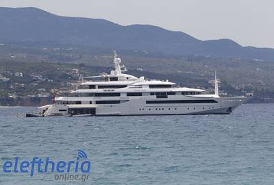 Καλαμάτα: Εντυπωσιακή θαλαμηγός στην Παραλία Βέργας (φωτογραφίες)