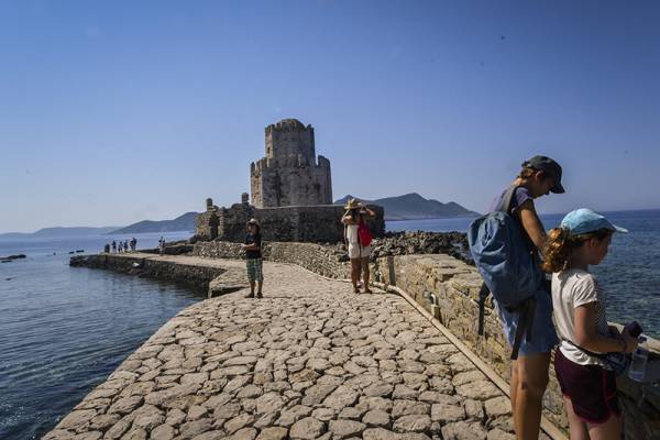Σε τουριστική περίοδο 3 μηνών φαίνεται πως βαδίζει ο ελληνικός τουρισμός
