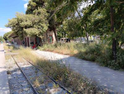Εικόνες εγκατάλειψης στο σιδηροδρομικό σταθμό της Καλαμάτας