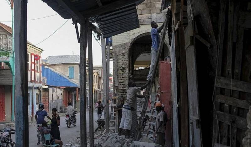 Σεισμός στην Αϊτή: Θρήνος για τους 2.189 νεκρούς - Μετασεισμός τη νύχτα ταρακούνησε κτίρια