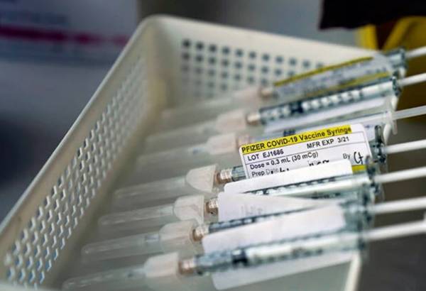 Εμβόλιο κορονοϊού: Η Pfizer περιμένει φέτος έσοδα τουλάχιστον 15 δισ. δολάρια
