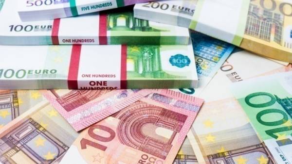 Η επιβολή παγκόσμιου ελάχιστου φόρου στους δισεκατομμυριούχους θα εισέφερε πάνω 200 δισ. ευρώ