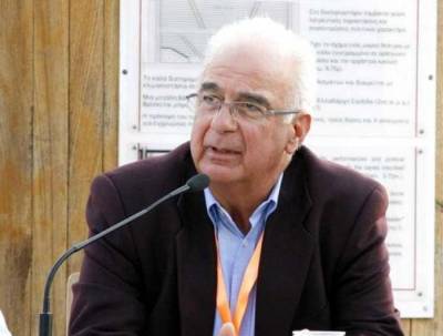 Ο καθηγητής Β. Λαμπρινουδάκης παρουσιάζει ανασκαφή – καρμπόν με τα αρχαία της Υπαπαντής: 35 χρόνια πριν στη Μητρόπολη της Νάξου!
