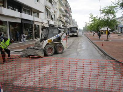 Καλαμάτα: Κλειστό από σήμερα μεγάλο τμήμα της Αριστομένους (βίντεο)