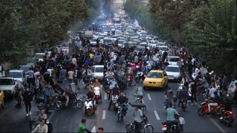 Για 12η ημέρα συνεχίζονται οι διαδηλώσεις στο Ιράν, για τον θάνατο της Μαχσά Αμινί