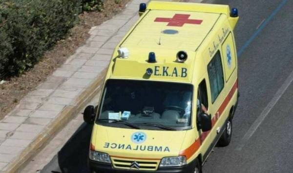 ΕΚΑΒ: Συνολικά 34 πολίτες από τις πυρόπληκτες περιοχές της Πεντέλης έχουν διακομισθεί σε νοσοκομεία