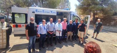 Παράδοση νέου ασθενοφόρου στο Κέντρο Υγείας Πύλου - Δωρεά του επιχειρηματία Τάσου Καραμπάτσου