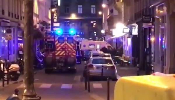 Επίθεση με μαχαίρι στο Παρίσι - Νεκροί και τραυματίες