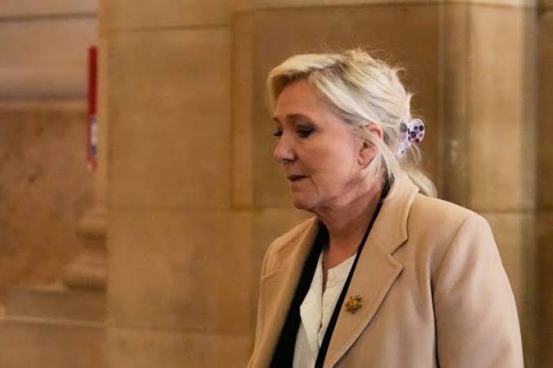 Μαρίν Λεπέν: Θα είμαι υποψήφια στις προεδρικές εκλογές και «χωρίς βραχιολάκι»