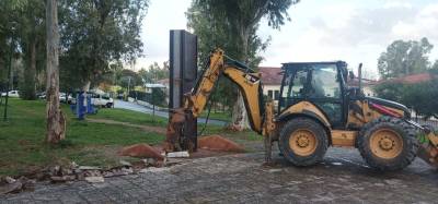 Συντήρηση στην πλατεία Χαραλαμπόπουλου στην Καλαμάτα