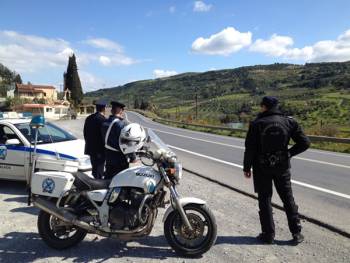Ελεγχοι σε μηχανάκια από την Τροχαία στην Κυπαρισσία