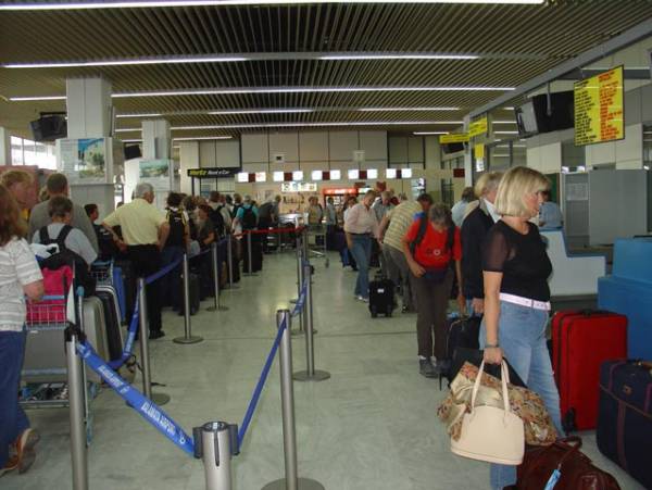 Καλωσόρισμα επισκεπτών στο αεροδρόμιο Καλαμάτας  για την Παγκόσμια Ημέρα Τουρισμού
