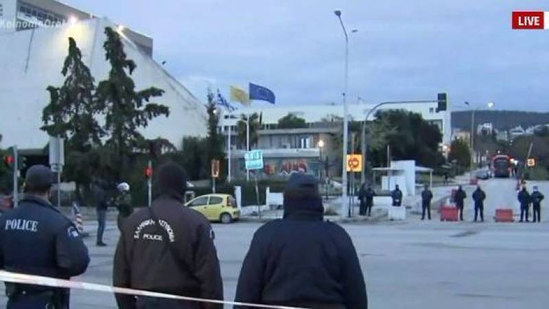 Θεσσαλονίκη: Επιχείρηση της αστυνομίας για την εκκένωση του κτιρίου διοίκησης του ΑΠΘ