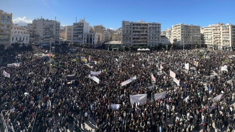 Πάτρα: Μεγάλη συγκέντρωση διαμαρτυρίας και πορεία για το σιδηροδρομικό δυστύχημα στα Τέμπη