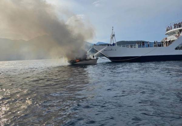 Φωτιά σε σκάφος στη Λευκάδα - Πήδηξαν στη θάλασσα οι επιβαίνοντες