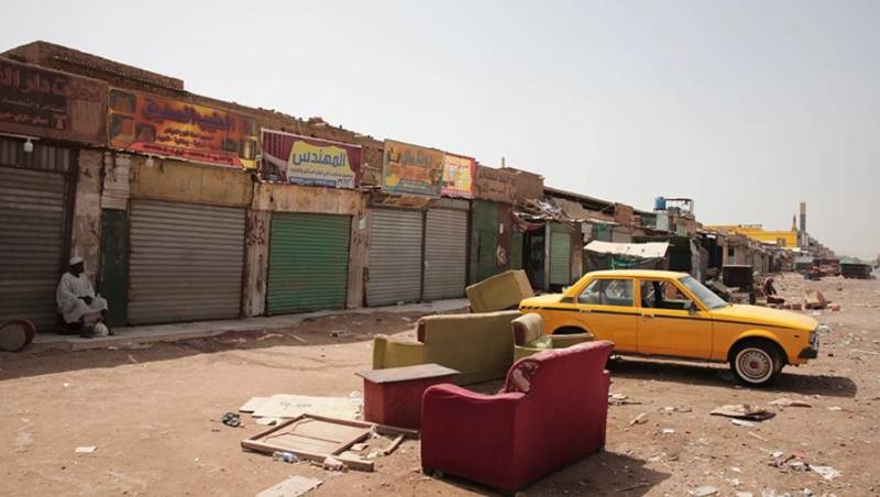 Συνεχίζεται ο πόλεμος στο Σουδάν - Εκκλήσεις στους πολίτες να πάρουν τα όπλα προτού λήξει η εκεχειρία