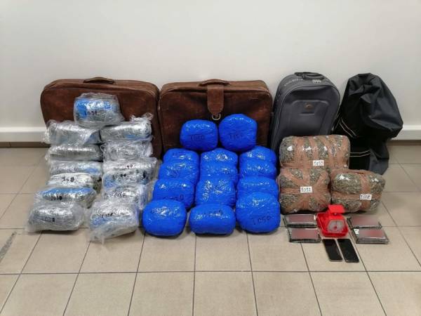 Κατασχέθηκαν πάνω από 38 κιλά χασίς και 2 κιλά ηρωίνης - 3 συλλήψεις (φωτογραφίες)