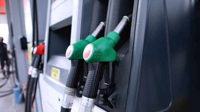 Πάνω από τα 2 ευρώ η βενζίνη στα νησιά - Τι τιμές θα συναντήσουν οι εκδρομείς