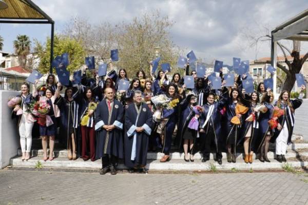 Καλαμάτα: Νέοι πτυχιούχοι ορκίστηκαν στο Πανεπιστήμιο Πελοποννήσου (βίντεο-φωτογραφίες)