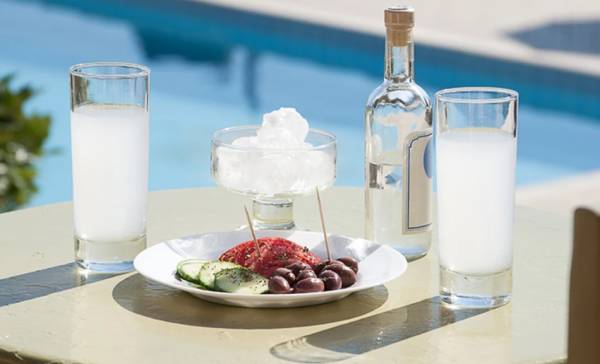 Πάνω από 100 εκατ. ευρώ οι εξαγωγές ελληνικών αλκοολούχων ποτών το 2023