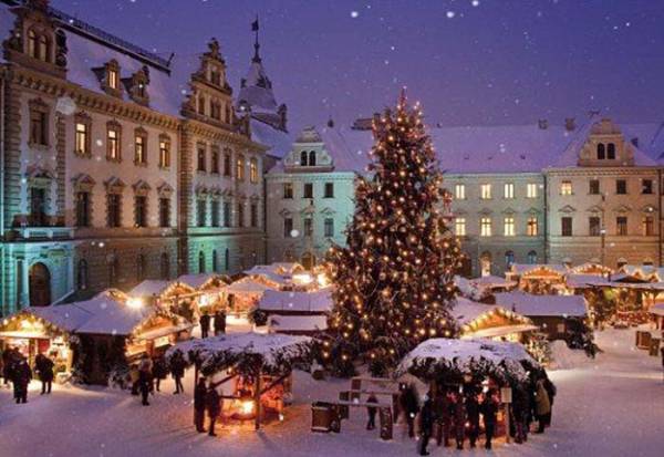 Χριστουγεννιάτικα ταξίδια: Βιέννη και Πράγα ταξιδεύουν οι Μεσσήνιοι