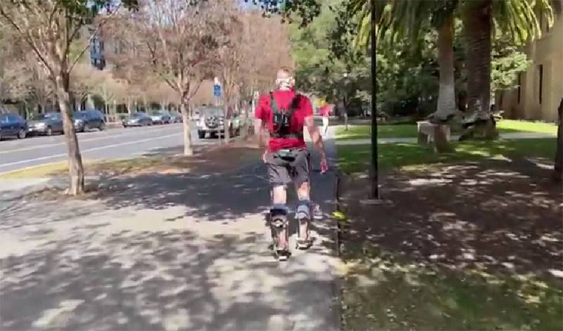 Εξωσκελετική ρομποτική μπότα βοηθά το περπάτημα ανθρώπων με κινητικά προβλήματα (βίντεο)