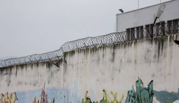 Συμπλοκές και μαχαιρώματα στις φυλακές Κορυδαλλού - Στο νοσοκομείο κρατούμενοι