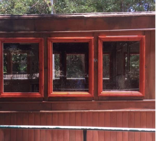 Αποκατάσταση στα ξύλινα βαγόνια του Πάρκου Σιδηροδρόμων Καλαμάτας