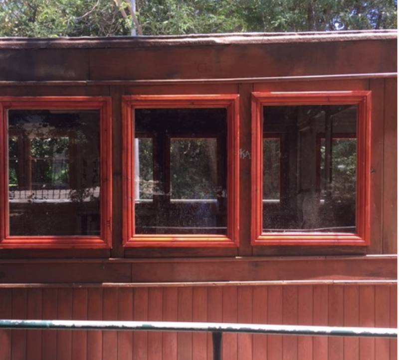 Αποκατάσταση στα ξύλινα βαγόνια του Πάρκου Σιδηροδρόμων Καλαμάτας