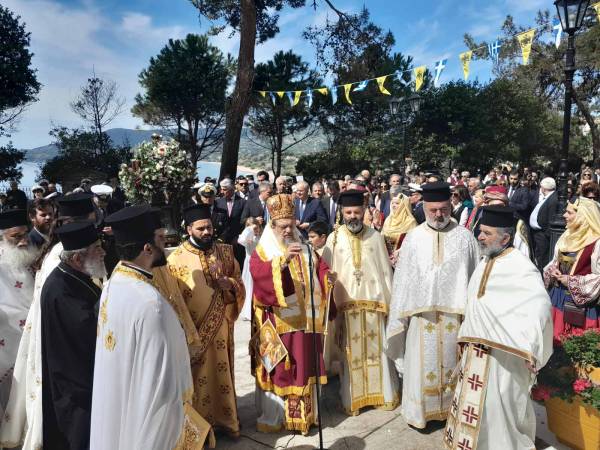 Κορώνη: Πλήθος πιστών στην γιορτή της Παναγίας Ελεήστριας (Βίντεο+φωτο)