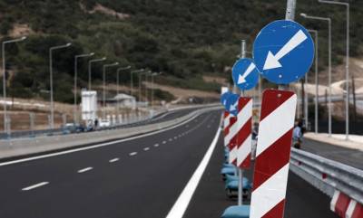 Φωτιά στο Λουτράκι: Έκλεισε η Εθνική Οδός Αθηνών – Κορίνθου και στα δύο ρεύματα (Βίντεο)