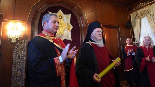 Ο Οικουμενικός Πατριάρχης αναγορεύτηκε Επίτιμος Διδάκτορας του Πανεπιστημίου Κύπρου