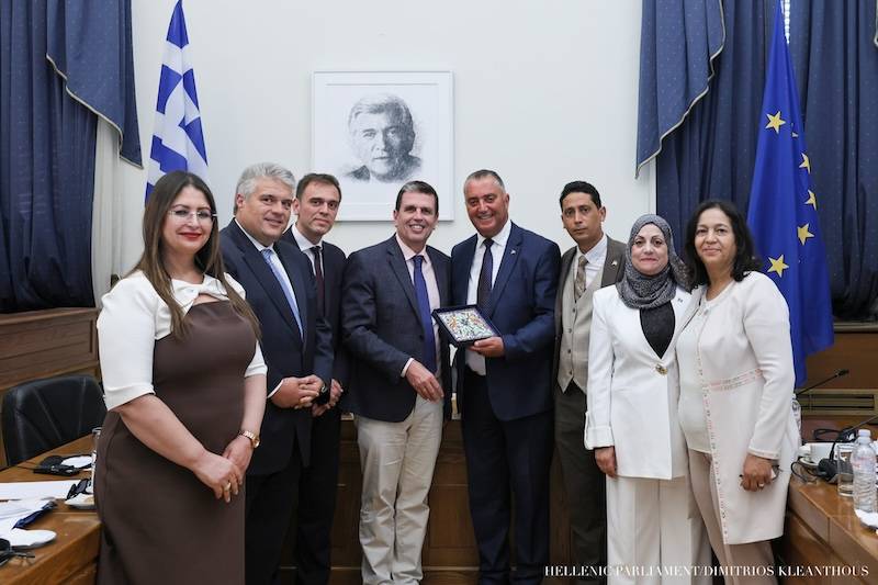 Αντιπροσωπεία βουλευτών από Τυνησία υποδέχθηκε ο Χρυσομάλλης