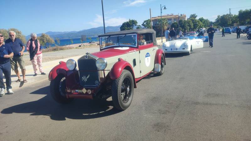 Ιστορικά αυτοκίνητα και hypercars στην Κυπαρισσία (βίντεο-φωτογραφίες)
