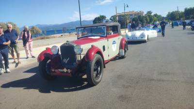 Ιστορικά αυτοκίνητα και hypercars στην Κυπαρισσία (βίντεο-φωτογραφίες)