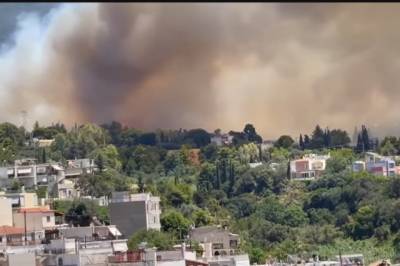 Μεγάλη φωτιά στην Πάτρα: Εκκενώθηκαν Γηροκομείο και Καραμανδάνειο Νοσοκομείο (βίντεο)